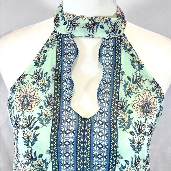 Francesca’s Blue Rain mint green scallop halter top size small - Picture 5 of 10